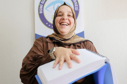 18 yaşında görme yetisini kaybetti, annesinin sözleriyle hayata yeniden tutundu
