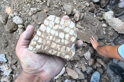 Hatay'da altyapı kazısında mozaik bulundu