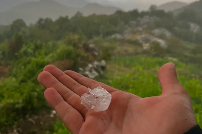 Osmaniye’de 32 derece sıcakta sağanak, dolu ve fırtına