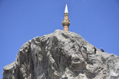 Sivas'ın sembol kayalıkları çelik ağlarla örüldü / Ek fotoğraflar