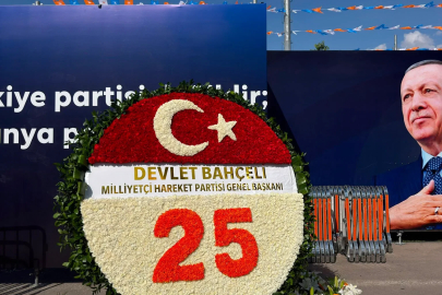 Devlet Bahçeli'den AK Parti'nin 25'inci yılına özel çelenk