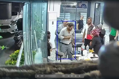 Döner yerken nefes borusuna et parçası kaçan müşterisini Heimlich manevrasıyla kurtardı