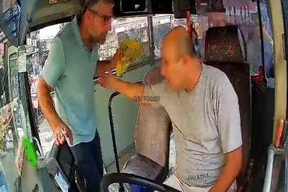 Otobüs şoförü ile otomobil sürücüsü arasındaki tartışma kamerada 