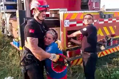 Kuyuya düşen ineğini kurtaran ekiplere sarılıp, gözyaşı döktü