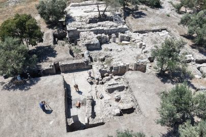 Antik hamamda soğuk su havuzları ve soyunma mekanı gün yüzüne çıkarılıyor
