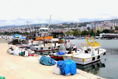 Karadenizli balıkçılardan av sezonuna sayılı günler kala hummalı hazırlık/Ek fotoğraflar 