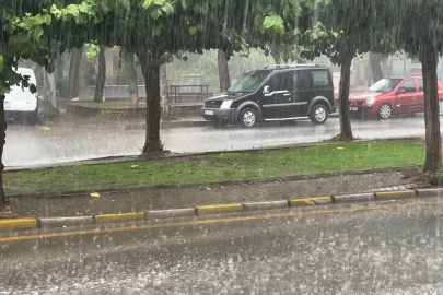 Aydın'da sağanak nedeniyle bazı yollar suyla doldu