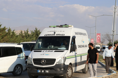 Van Gölü'ne giren 2 kardeş boğuldu, çocuklarını kurtarmak için suya atlayan baba yoğun bakımda (2)