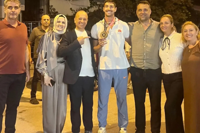 İsmail Nezir'e İzmir'de karşılama