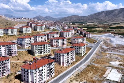 Bakan Kurum, Malatya'da sosyal konutlarına yerleşen Başar çiftinin görüntülerini paylaştı