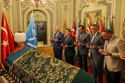 Bakan Bolat, Ertuğrul Gazi Türbesi’ni ziyaret etti