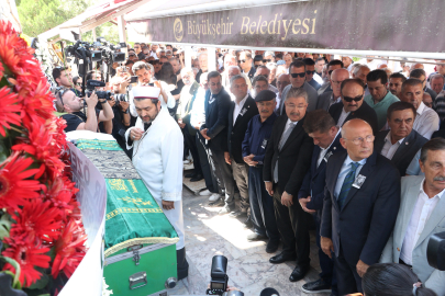 Özgür Özel, Yılmaz Büyükerşen'in kız kardeşinin cenazesine katıldı