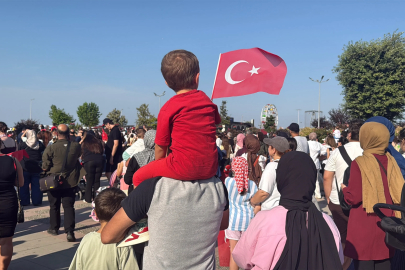 Türk Yıldızları, Atatürk’ün Yalova’ya gelişinin 97’nci yıl dönümünde gökyüzünü renklendirdi