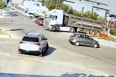 TIR’la çarpışan motosikletin sürücüsü yaralandı; kaza kamerada