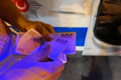 Bursa'da aracın üzerinde bulduğu çantadaki 30 bin TL'yi polise teslim etti