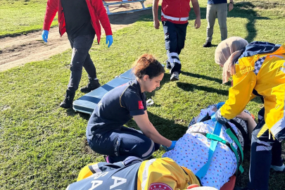 Trabzon'da düşme sonucu yaralanan kadın, helikopter ambulansla hastaneye ulaştırıldı