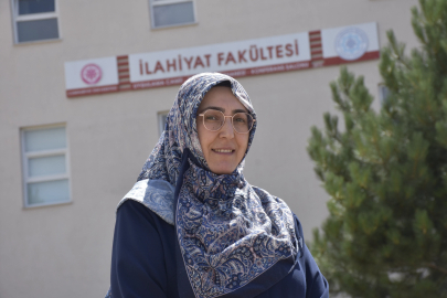 Eğitim hayalinden vazgeçmeyen 4 çocuk annesi, 35 yıl sonra üniversiteli oldu