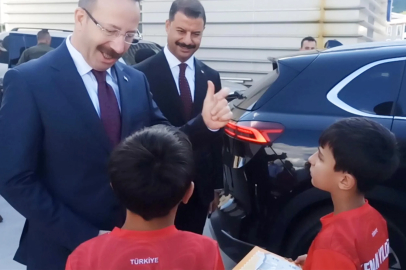 ‘Stadın ışıkları yanmıyor' diyen çocuklara validen esprili yanıt