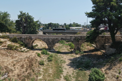 İki medeniyetin izini taşıyan 800 yıllık köprü 
