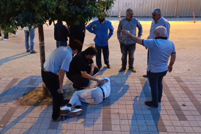 Hastane yakınındaki kazada yaralanan sürücüye, doktor duvardan atlayarak müdahale etti