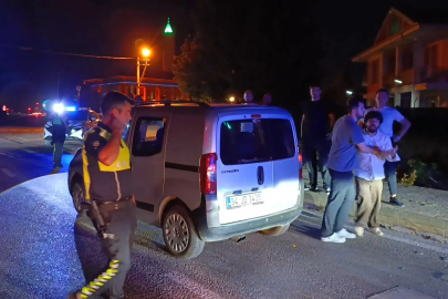 Bursa'da hafif ticari araç kaldırıma çarptı: 1 yaralı