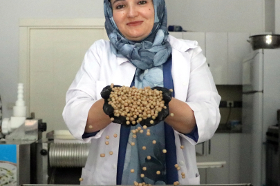 Açtığı iş yerinde yöresel yemekler yapıp 3 kızını üniversitede okutuyor