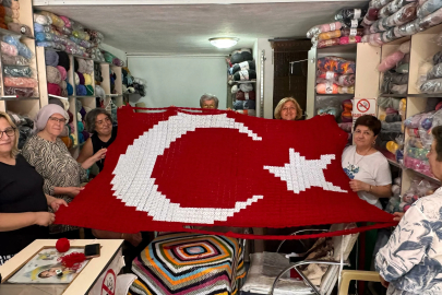 30 Ağustos Zafer Bayramı için 1813 motifli Türk bayrağı ördüler 