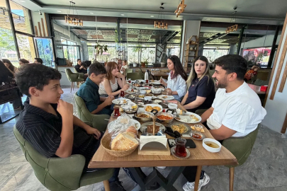 Fen lisesini kazanan ikizlerin ailesinin tek odalı evi, 3+1’e dönüştürülüyor / Ek fotoğraflar