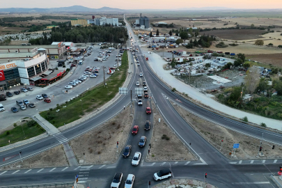Edirne’de tatilciler sahillerden dönüşte uzun araç kuyrukları oluşturdu 
