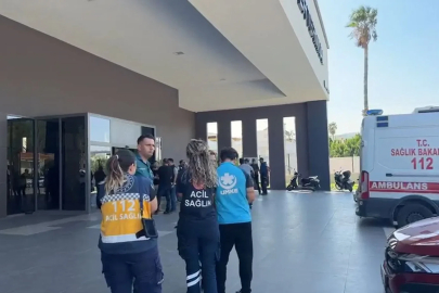 Mersin'in Taşucu Limanı'nda ekipler hazırlık yapıyor
