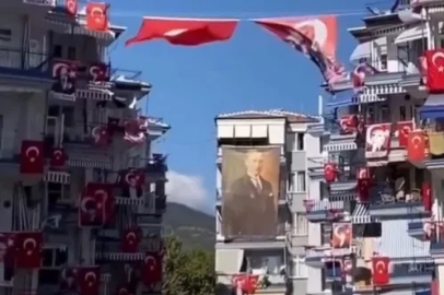 30 Ağustos coşkusunu yüzlerce bayrakla kutladılar
