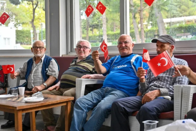 Bursa'da 7'den 70'e zafer sevinci