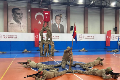 Nevşehir’de Zafer Bayramı coşkusu; eğitimli köpek Nefes'in gösterisi ilgiyle izlendi