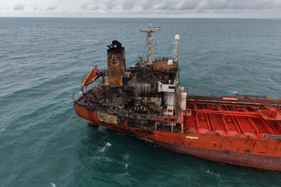 Karadeniz’de dron saldırısına uğrayan tanker, Samsun’da karaya oturdu