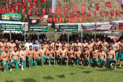 Tortum’da 136’ncısı düzenlenen güreşlerin başpehlivanı Fatih Yaşarlı oldu