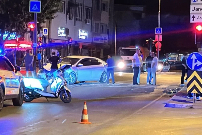 Bursa'da iki otomobil çarpıştı; 9 yaralı
