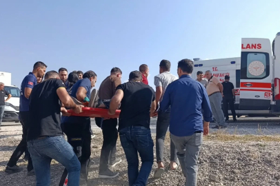 Van'da hafif ticari araç takla attı: 1’i ağır 6 yaralı