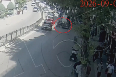 Sürücünün açtığı kapı elektrikli bisikletteki kadına çarptı, gözlük camının parçaları yüzüne saplandı