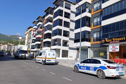 3'üncü kattan düşen 3 yaşındaki çocuk ağır yaralandı