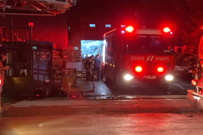 Bursa'da tekstil fabrikasının çatısında çıkan yangın söndürüldü 