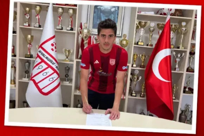 Ayvalıkgücü kaleci Bartu ile uzattı