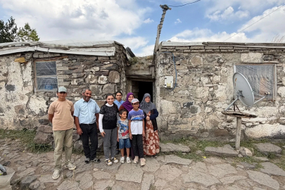  Tek odalı köhne evde yaşayan 9 kişilik aileye yeni yuva