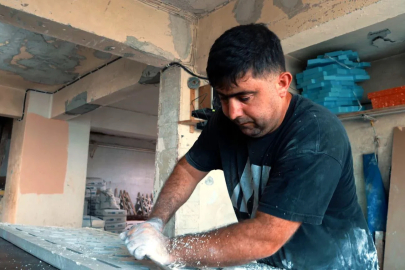 Dede mesleğini geleceğe taşıyor; 23 yıldır camileri süslüyor