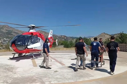Tunceli’de parmaklarından yaralanan kadın, ambulans helikopterle sevk edildi