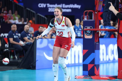A Milli Kadın Voleybol Takımı, Avrupa Şampiyonası'nda finale yükseldi