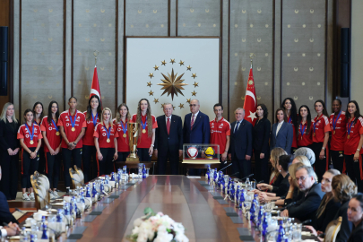Cumhurbaşkanı Erdoğan, A Milli Kadın Voleybol Takımı'nı kabul etti
