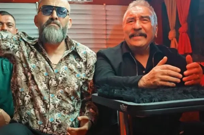Ümit Besen, konserine nostaljik minibüsle gitti