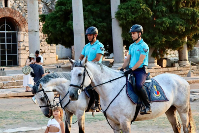 İzmir'de 12 ilçede atlı jandarma birlikleri görev yapıyor