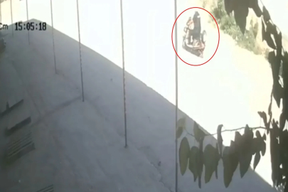 Motosikletlerin çarpıştığı kaza kamerada: 1’i ağır, 2 yaralı