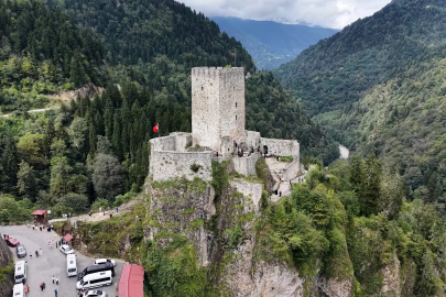 Karadeniz’in zirveleri, yeni evlilerin balayı rotası oldu